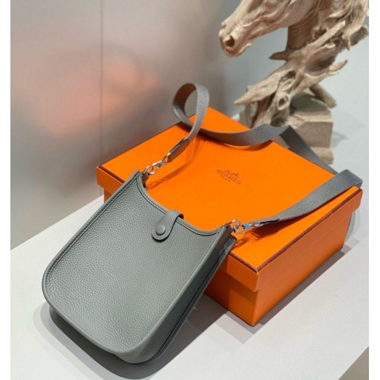 Miglior sito Replica Borse Hermes Evelyne III TPM grigio Clemence Imitazioni Outlet Online