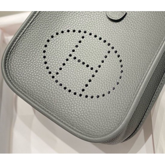 Miglior sito Replica Borse Hermes Evelyne III TPM grigio Clemence Imitazioni Outlet Online