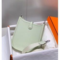 Miglior sito Replica Borse Hermes Evelyne III TPM verde Clemence Imitazioni Outlet Online
