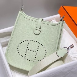 Miglior sito Replica Borse Hermes Evelyne III TPM verde Clemence Imitazioni Outlet Online