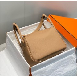 Miglior sito Replica Borsa Hermes Lindy 26 cm cammello con finiture dorate Imitazioni Outlet Online