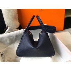 Miglior sito Replica Borsa Hermes Lindy 26 cm blu navy con finiture dorate Imitazioni Outlet Online