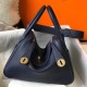 Miglior sito Replica Borsa Hermes Lindy 26 cm blu navy con finiture dorate Imitazioni Outlet Online