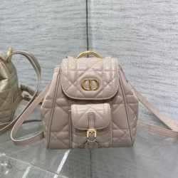 Migliore Repliche Zaino piccolo Dior Caro in Pelle di agnello beige Macrocannage Economiche Outlet Online
