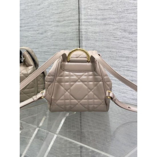 Migliore Repliche Zaino piccolo Dior Caro in Pelle di agnello beige Macrocannage Economiche Outlet Online