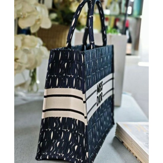 Perfette Qualità Repliche Dior Miss Dior Book Tote Grande Blu scuro Imitazione Migliore Repliche Dior Miss Dior Book Tote Grande Blu scuro Economiche Outlet Online