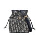 Repliche Dior 30 Montaigne Mini Bucket Bag con coulisse Blu scuro Imitazioni Premium Migliore Repliche Dior 30 Montaigne Mini Bucket Bag con coulisse Blu scuro Economiche Outlet Online