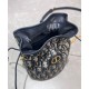 Repliche Dior 30 Montaigne Mini Bucket Bag con coulisse Blu scuro Imitazioni Premium Migliore Repliche Dior 30 Montaigne Mini Bucket Bag con coulisse Blu scuro Economiche Outlet Online