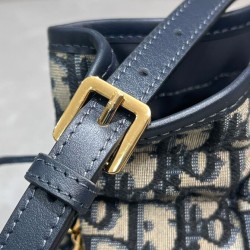 Migliore Repliche Dior 30 Montaigne Mini Bucket Bag con coulisse Blu scuro Economiche Outlet Online