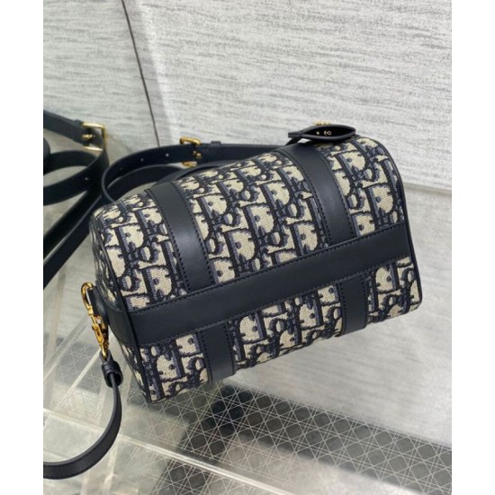 Repliche Borsa Dior Groove 20 Dior Oblique jacquard Blu scuro Imitazioni Premium Replica perfetta Borsa Dior Groove 20 Dior Oblique jacquard Blu scuro Imitazione Outlet Online