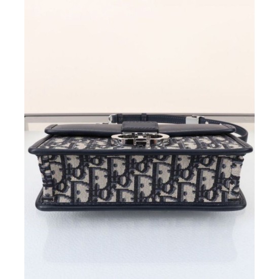 Replica perfetta Dior 30 Montaigne East-West Bag con catena Blu scuro Imitazione Outlet Online