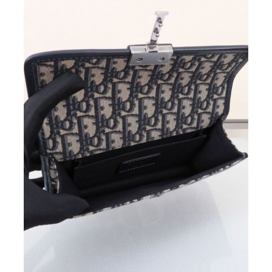 Replica perfetta Dior 30 Montaigne East-West Bag con catena Blu scuro Imitazione Outlet Online