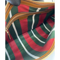 Replica perfetta Borsa a tracolla media Gucci GG Emblem 815217 Caffè Imitazione Outlet Online