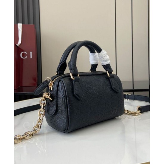 Perfette Qualità Repliche Borsa con manico superiore Super Mini Gucci GG Emblem 815256 Nera Imitazione