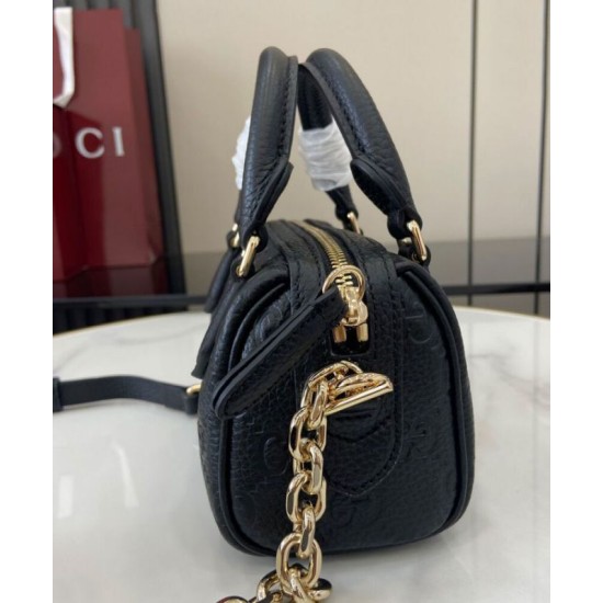 Perfette Qualità Repliche Borsa con manico superiore Super Mini Gucci GG Emblem 815256 Nera Imitazione