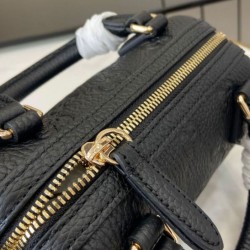 Perfette Qualità Repliche Borsa con manico superiore Super Mini Gucci GG Emblem 815256 Nera Imitazione