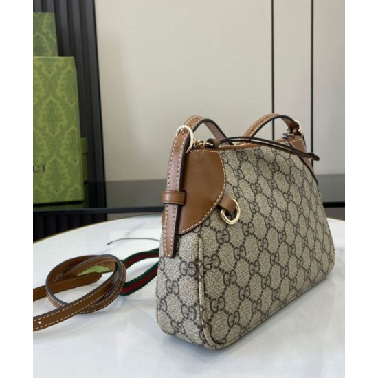 Miglior Falso Borsa a tracolla piccola Gucci GG Emblem 815218 Caffè Economiche Premium