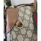 Miglior Falso Borsa a tracolla piccola Gucci GG Emblem 815218 Caffè Economiche Premium