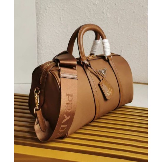 Replica perfetta Borsa tote Prada Fever-Edition in nylon riciclato e Safiano Caffè Imitazione Outlet Online