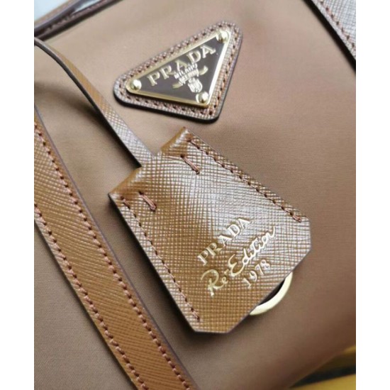 Replica perfetta Borsa tote Prada Fever-Edition in nylon riciclato e Safiano Caffè Imitazione Outlet Online
