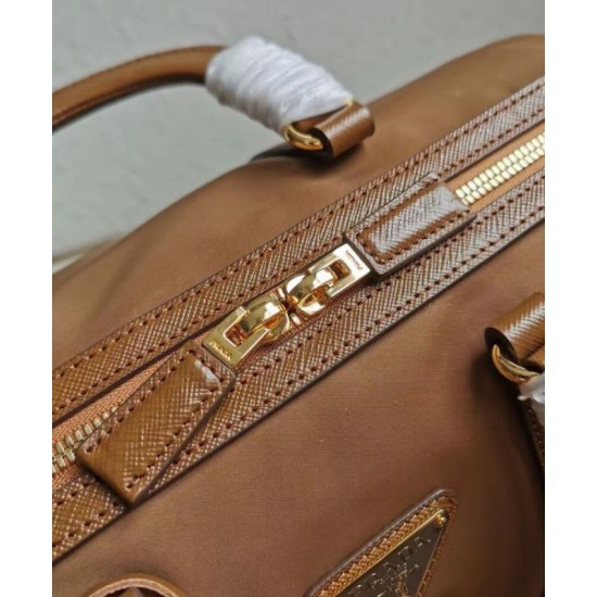 Replica perfetta Borsa tote Prada Fever-Edition in nylon riciclato e Safiano Caffè Imitazione Outlet Online