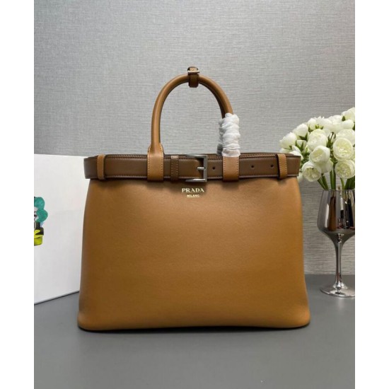 Perfette Qualità Repliche Borsa a mano grande con fibbia Prada con cintura 1BA416 Caffè Imitazione Replica perfetta Borsa a mano grande con fibbia Prada con cintura 1BA416 Caffè Imitazione Outlet Online