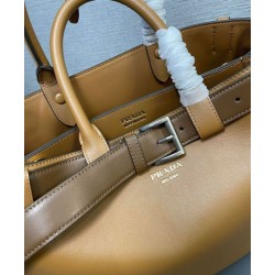 Replica perfetta Borsa a mano grande con fibbia Prada con cintura 1BA416 Caffè Imitazione Outlet Online