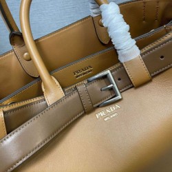 Replica perfetta Borsa a mano grande con fibbia Prada con cintura 1BA416 Caffè Imitazione Outlet Online