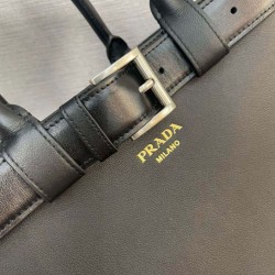 Miglior Falso Borsa a mano grande con fibbia Prada con cintura 1BA416 Nero Economiche Premium