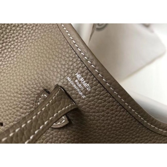 Migliore Replica Mini borsa Hermes Evelyne III TPM in pelle Clemence color talpa Imitazioni Outlet Italia Perfette Qualità Repliche Mini borsa Hermes Evelyne III TPM in pelle Clemence color talpa Imitazione