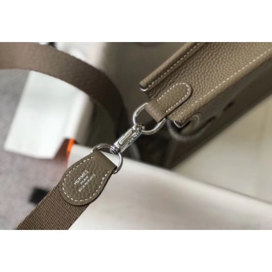 Migliore Replica Mini borsa Hermes Evelyne III TPM in pelle Clemence color talpa Imitazioni Outlet Italia Perfette Qualità Repliche Mini borsa Hermes Evelyne III TPM in pelle Clemence color talpa Imitazione