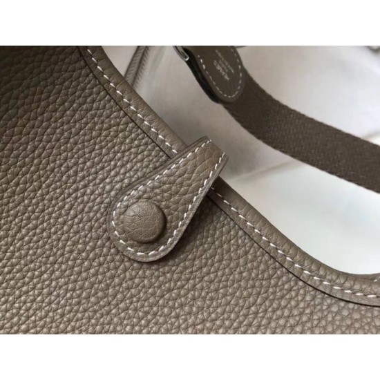 Migliore Replica Mini borsa Hermes Evelyne III TPM in pelle Clemence color talpa Imitazioni Outlet Italia Perfette Qualità Repliche Mini borsa Hermes Evelyne III TPM in pelle Clemence color talpa Imitazione