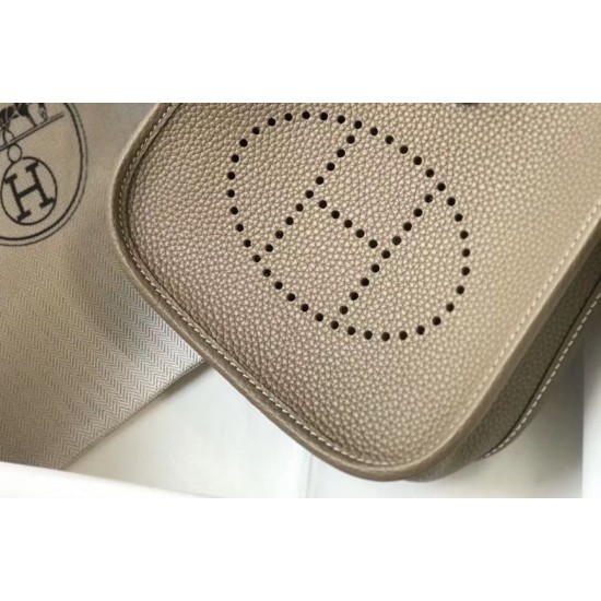 Migliore Replica Mini borsa Hermes Evelyne III TPM in pelle Clemence color talpa Imitazioni Outlet Italia Perfette Qualità Repliche Mini borsa Hermes Evelyne III TPM in pelle Clemence color talpa Imitazione