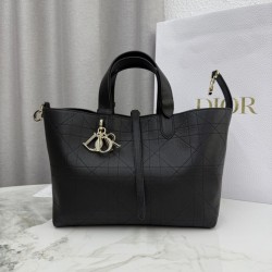 Repliche Borsa Dior Toujours Media/Grande pelle di vitello Macrocannage nera Imitazioni Outlet Italia