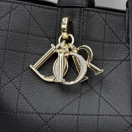Repliche Borsa Dior Toujours Media/Grande pelle di vitello Macrocannage nera Imitazioni Outlet Italia