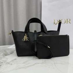 Replica Borsa Dior Toujours piccola in pelle di vitello Macrocannage Nero False Online Repliche Borsa Dior Toujours piccola in pelle di vitello Macrocannage Nero Imitazioni Outlet Italia