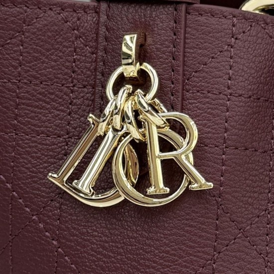 Repliche Borsa Dior Toujours piccola in pelle di vitello Macrocannage bordeaux Imitazioni Outlet Italia
