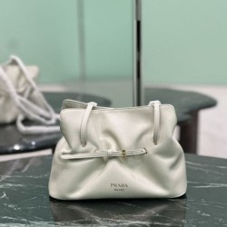 Repliche Borsa a spalla Prada Dada piccola in nappa beige Imitazioni Outlet Italia
