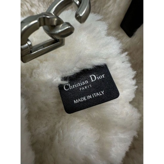 Replica Borsa tote DiorAlps piccola/media Dior Toujours Vertical con impunture Macrocannage e finiture in lana nero False Online Repliche Borsa tote DiorAlps piccola/media Dior Toujours Vertical con impunture Macrocannage e finiture in lana nero Imitazioni Outlet Italia
