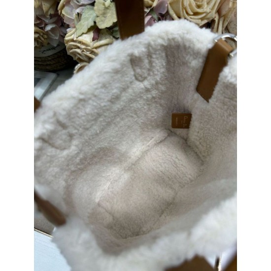 Replica Borse tote DiorAlps piccola/media Dior Toujours Vertical con impunture Macrocannage e finiture in lana Albicocca False Online Repliche Borse tote DiorAlps piccola/media Dior Toujours Vertical con impunture Macrocannage e finiture in lana Albicocca Imitazioni Outlet Italia