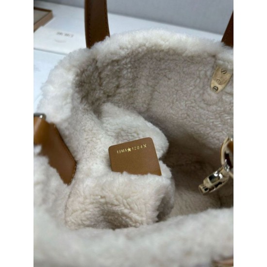 Replica Borse tote DiorAlps piccola/media Dior Toujours Vertical con impunture Macrocannage e finiture in lana Albicocca False Online Repliche Borse tote DiorAlps piccola/media Dior Toujours Vertical con impunture Macrocannage e finiture in lana Albicocca Imitazioni Outlet Italia