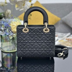 Repliche Borsa Dior Cannage Lucky Star Studded Mini Lady Dior con ciondoli D.I.O.R. nero Imitazioni Outlet Italia
