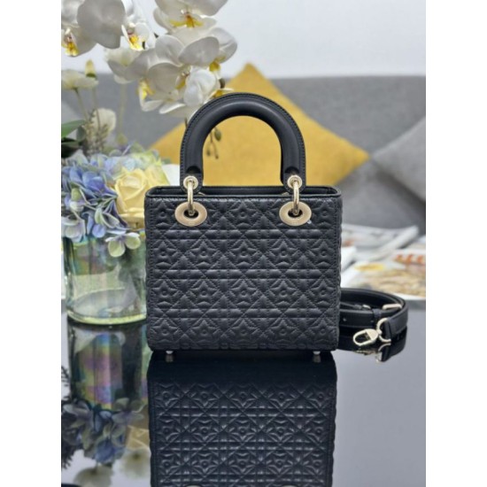 Repliche Borsa Dior Cannage Lucky Star Studded Mini Lady Dior con ciondoli D.I.O.R. nero Imitazioni Outlet Italia