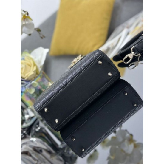 Repliche Borsa Dior Cannage Lucky Star Studded Mini Lady Dior con ciondoli D.I.O.R. nero Imitazioni Outlet Italia