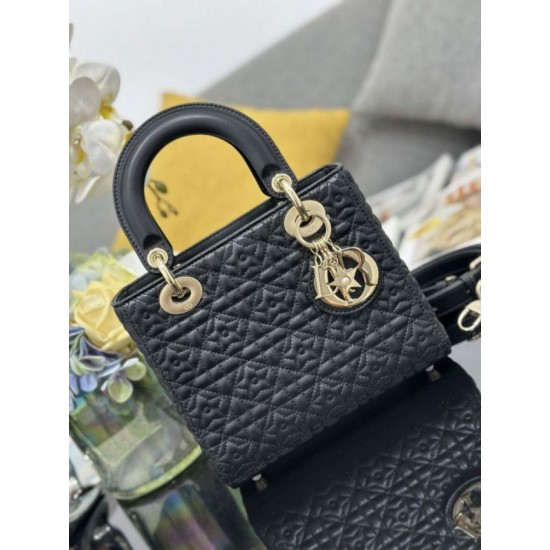 Repliche Borsa Dior Cannage Lucky Star Studded Mini Lady Dior con ciondoli D.I.O.R. nero Imitazioni Outlet Italia