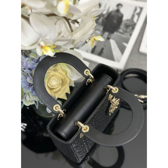 Repliche Borsa Dior Cannage Lucky Star Studded Mini Lady Dior con ciondoli D.I.O.R. nero Imitazioni Outlet Italia