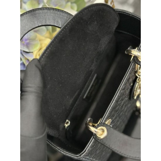 Repliche Borsa Dior Cannage Lucky Star Studded Mini Lady Dior con ciondoli D.I.O.R. nero Imitazioni Outlet Italia
