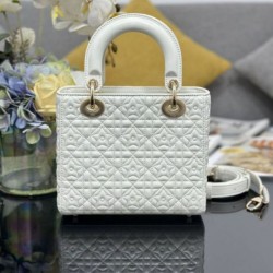 Repliche Borsa Dior Cannage Lucky Star Studded Mini Lady Dior con ciondoli D.I.O.R. Bianca Imitazioni Outlet Italia