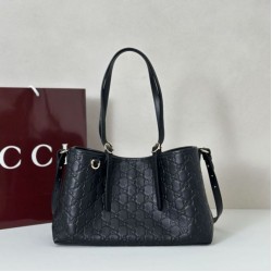 Repliche Borsa tote media Gucci 815214 GG Emblem pelle goffrata nera Imitazioni Outlet Italia