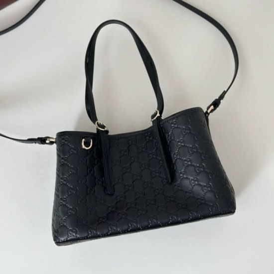 Repliche Borsa tote media Gucci 815214 GG Emblem pelle goffrata nera Imitazioni Outlet Italia